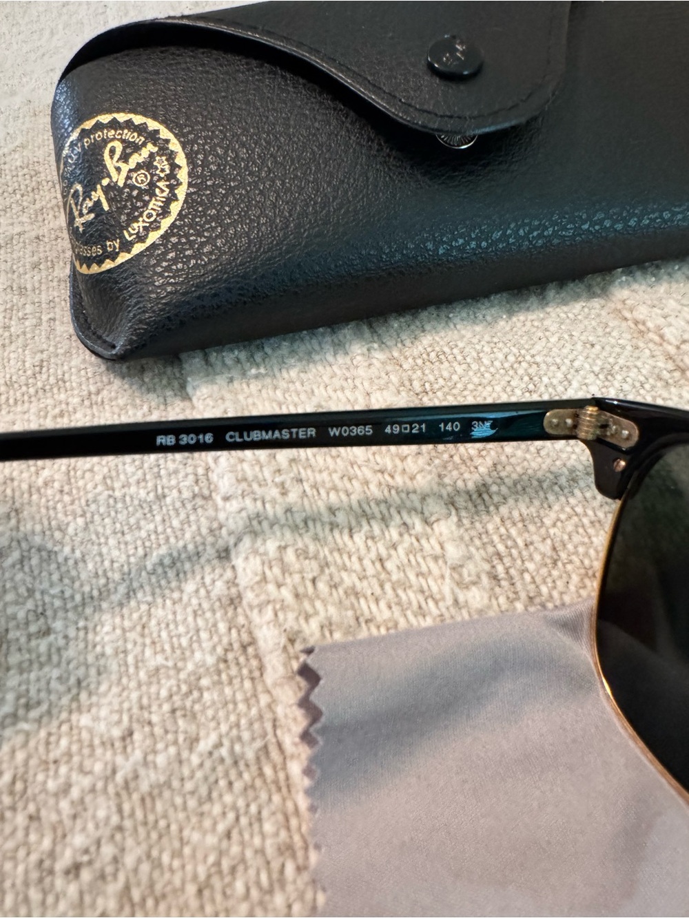 Ray-Ban Clubmaster Classic Sunglasses - RB3016 - Picture 9 of 10